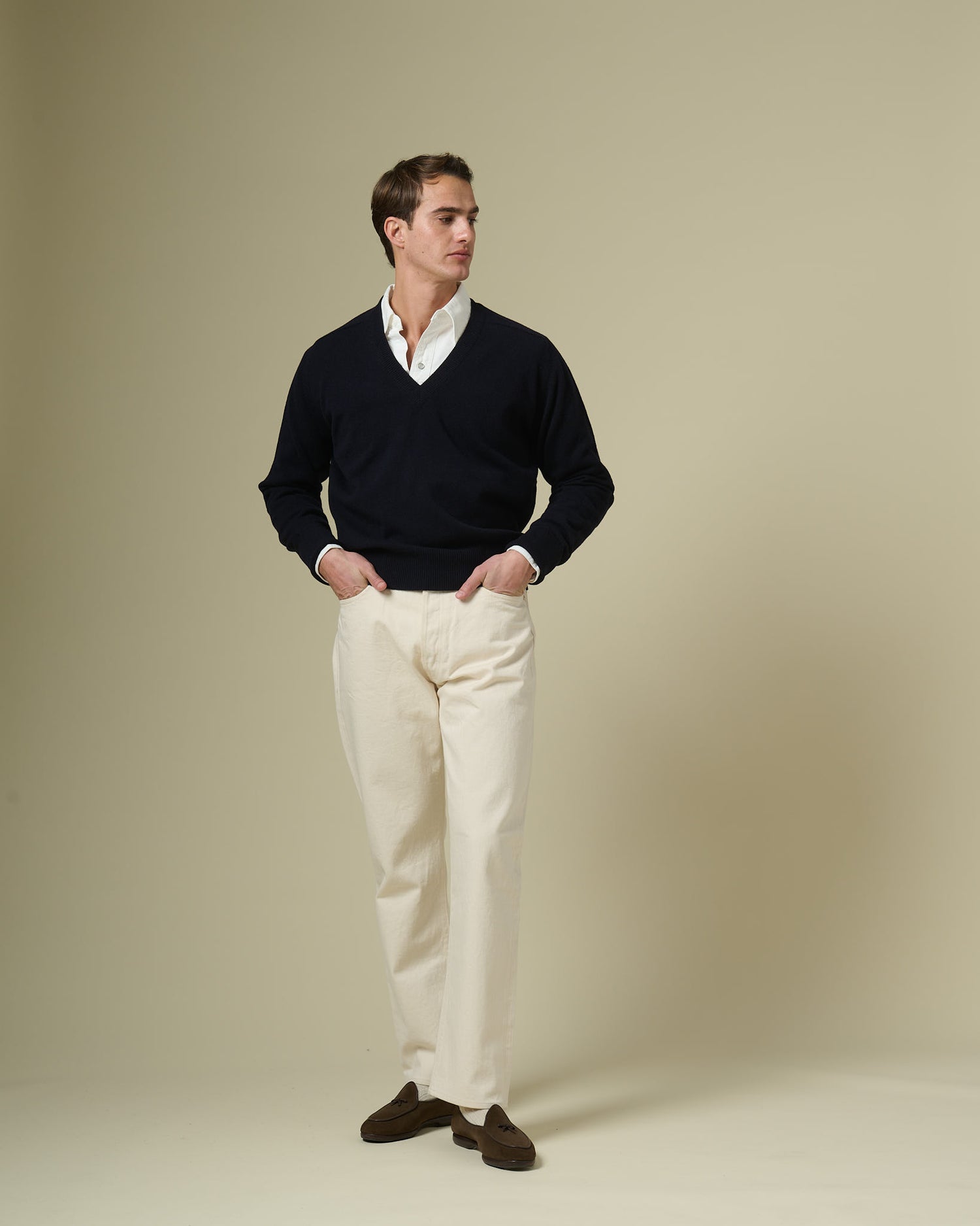 Standard V-Neck in Navy