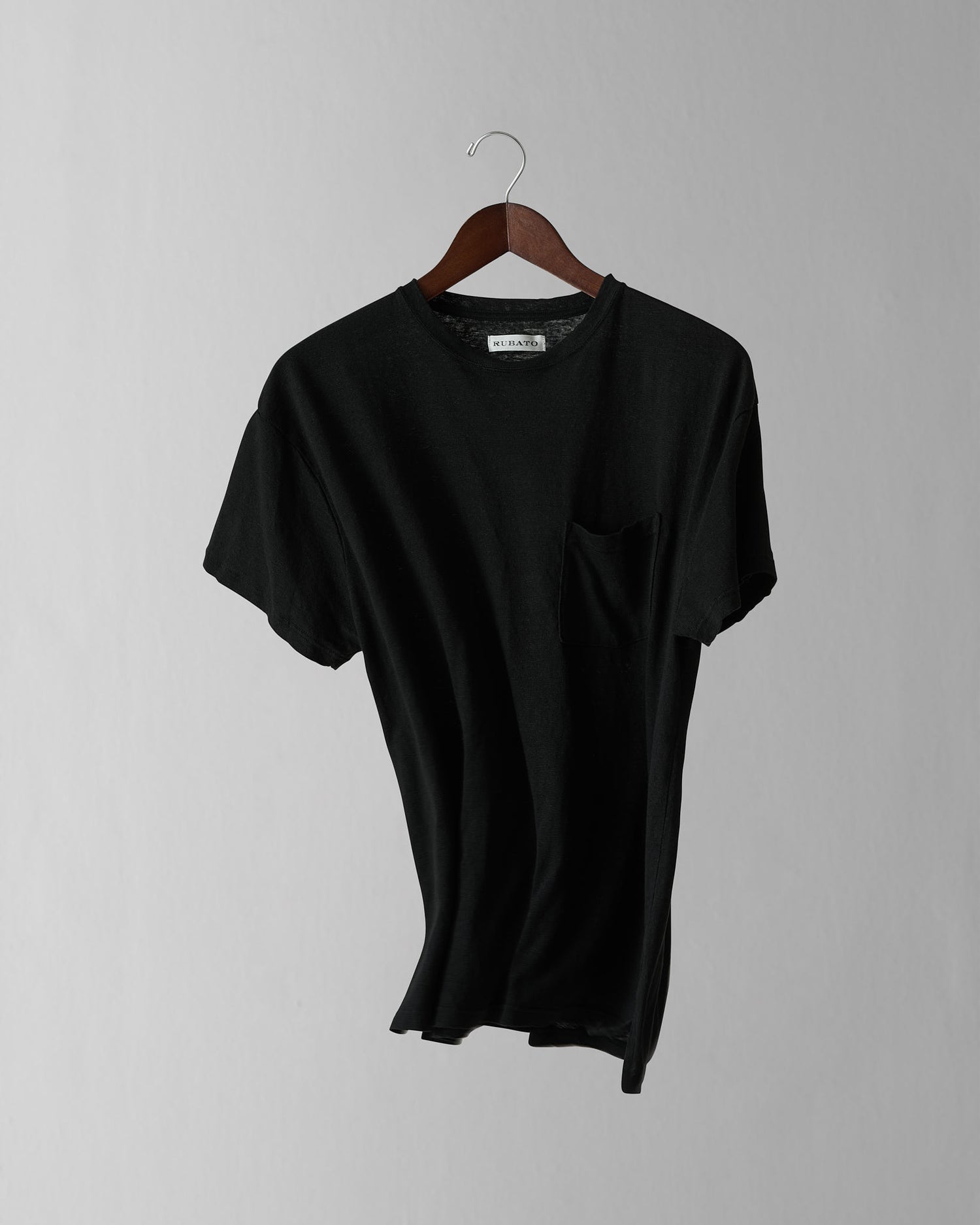 Standard T-shirt in Black Linen