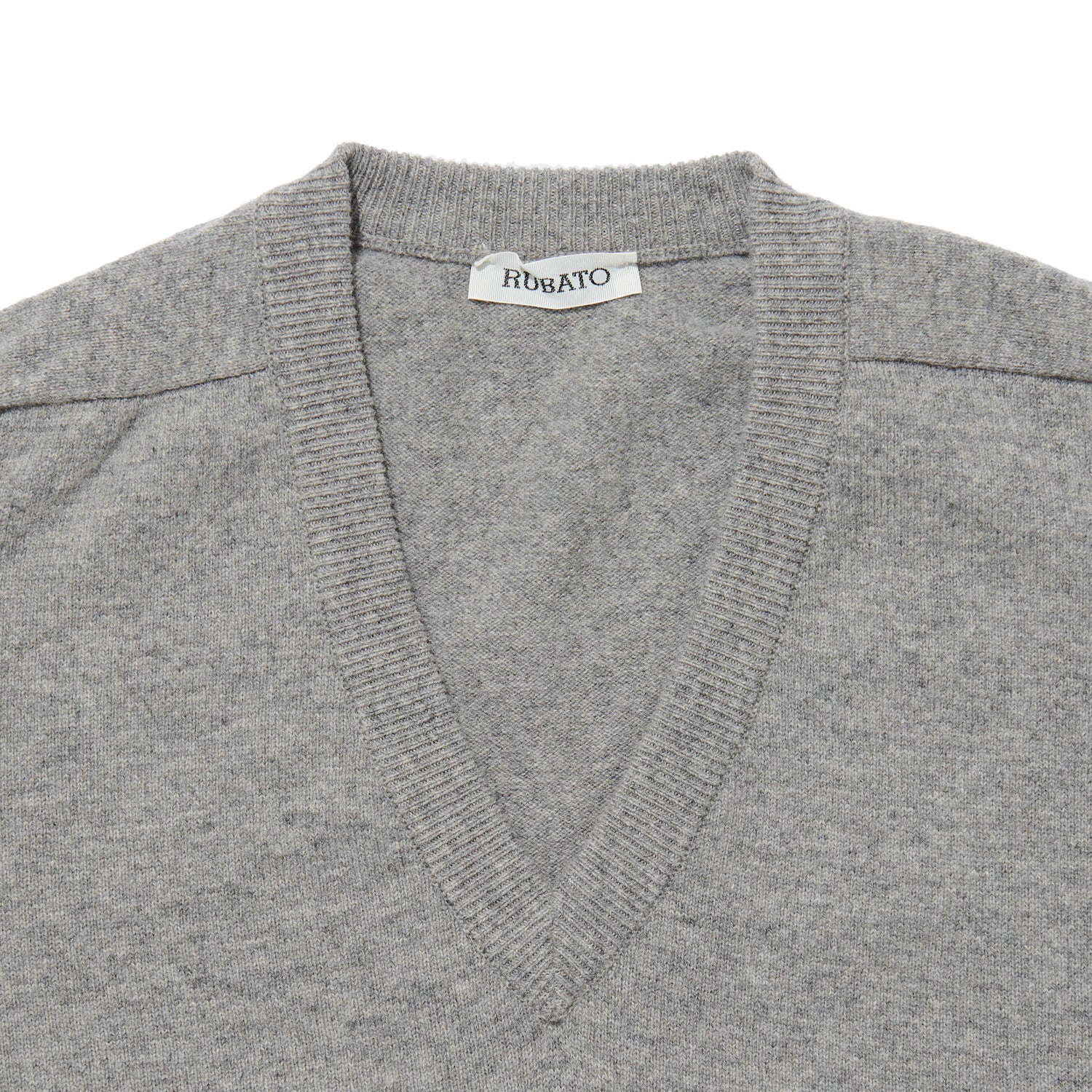 Standard V-neck in Stone