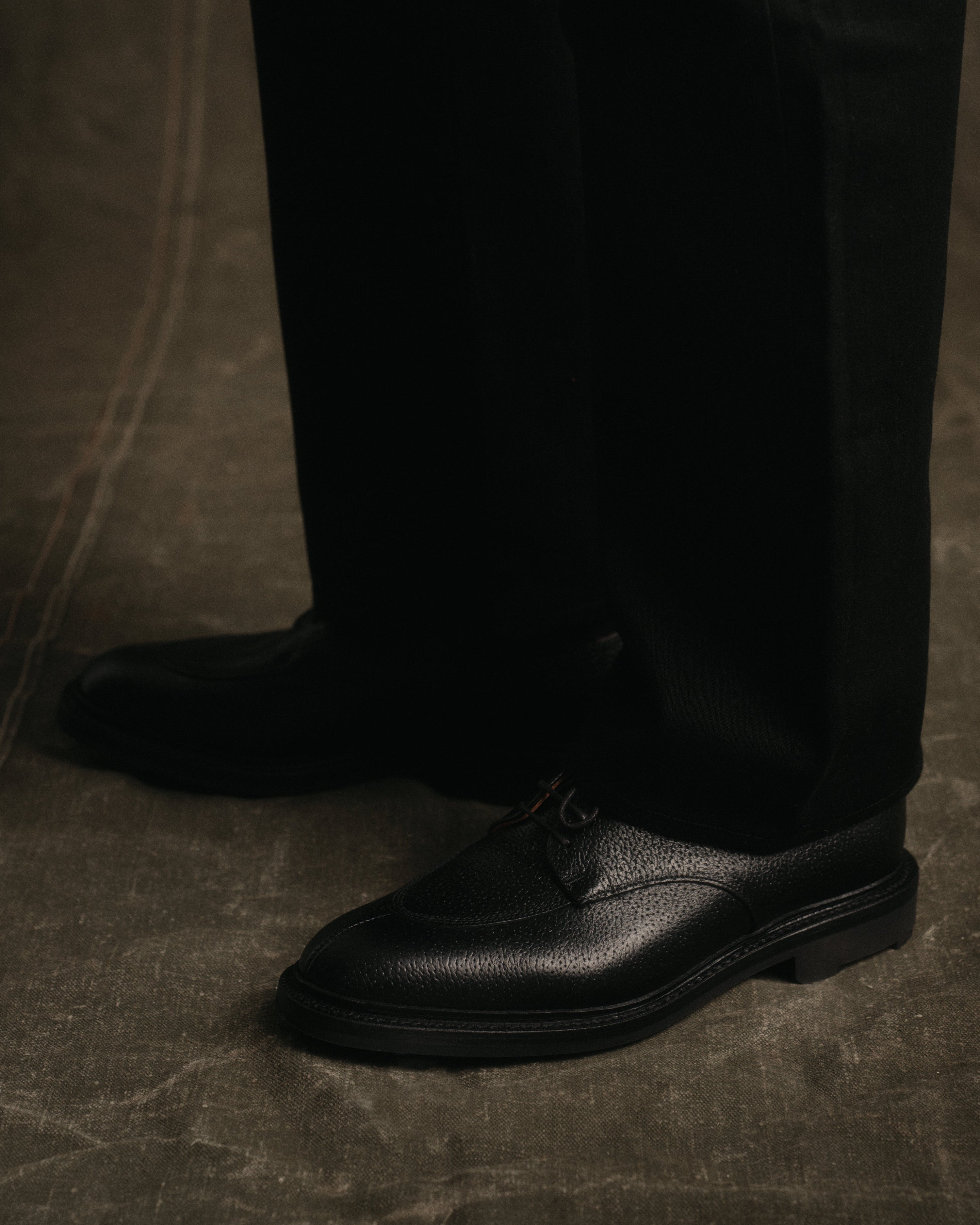 Navvy Cut in Black Pigskin