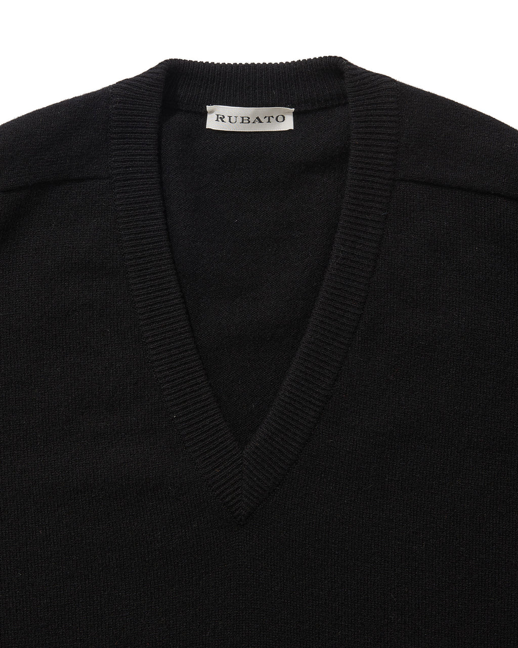 Standard V-Neck in Black