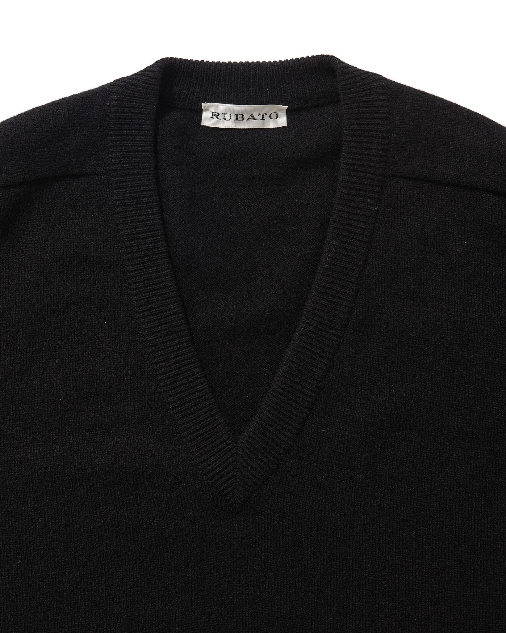 Standard V-Neck in Black