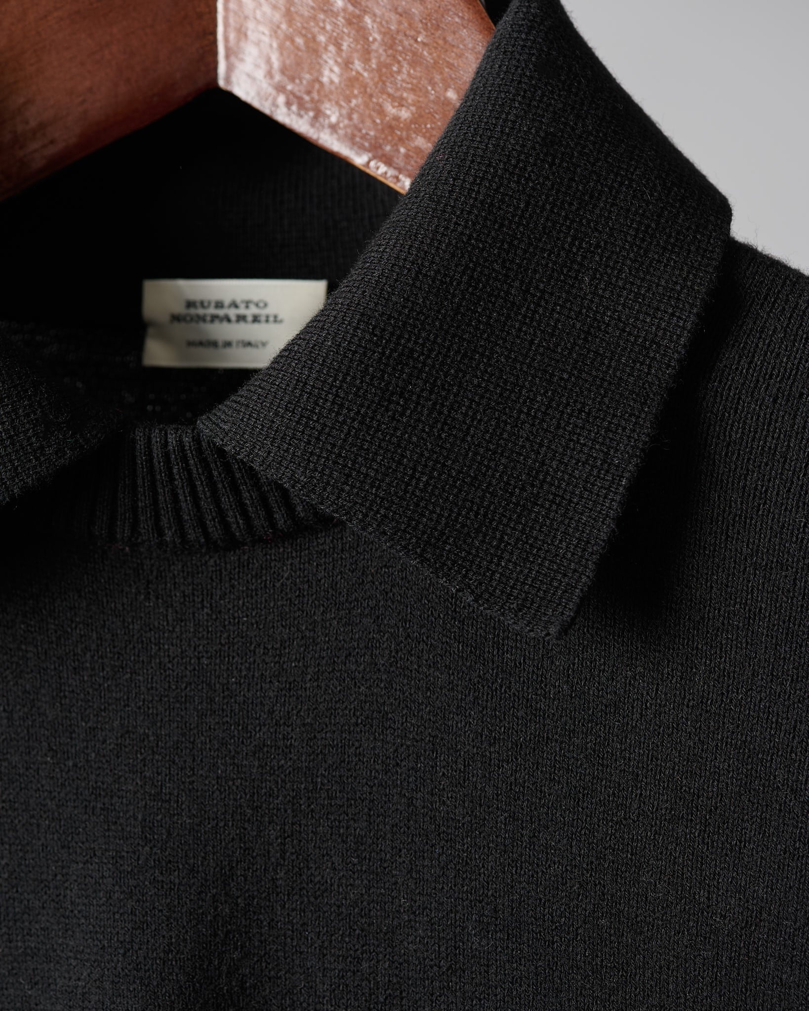 Nonpareil "Collo Inglese" in Nero