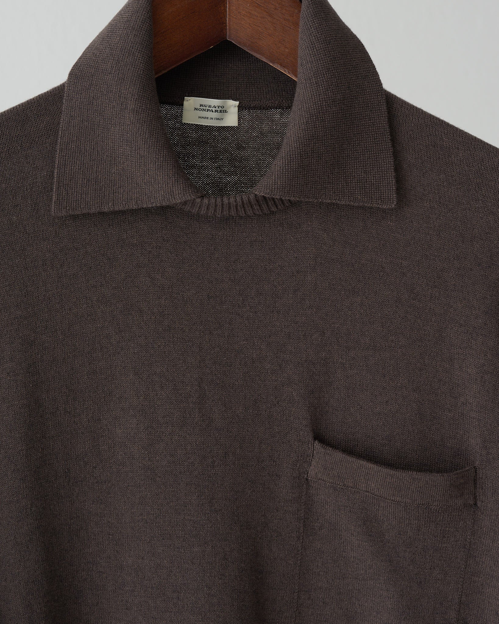 Nonpareil "Collo Inglese" in Marrone