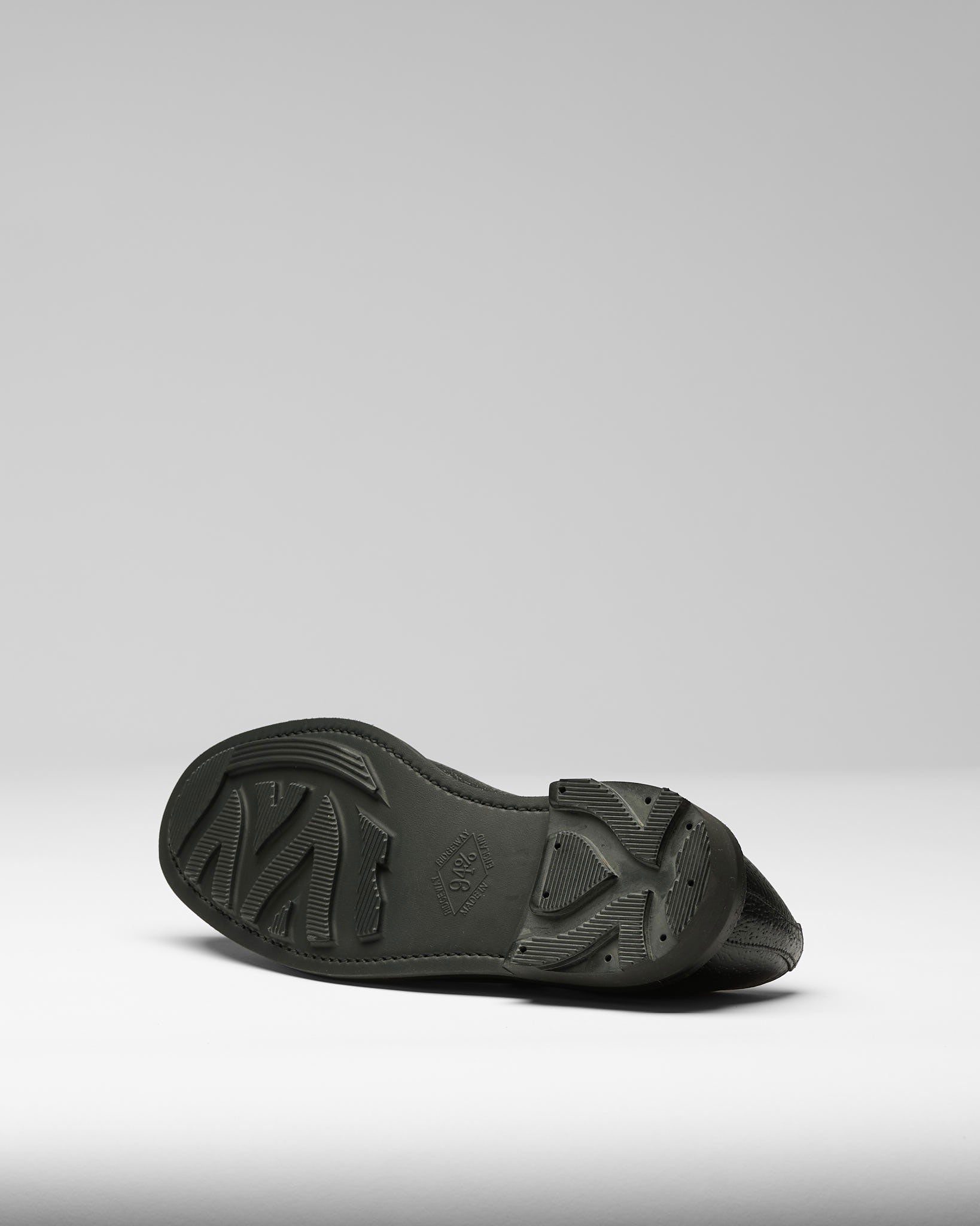 Navvy Cut in Black Pigskin