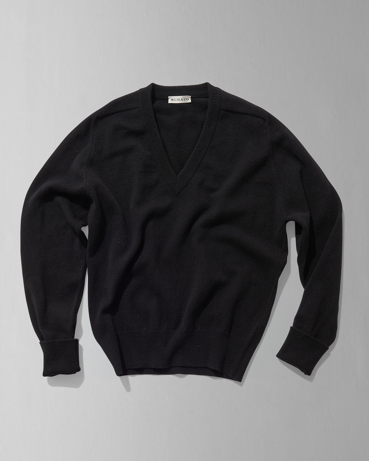 Standard V-Neck in Black