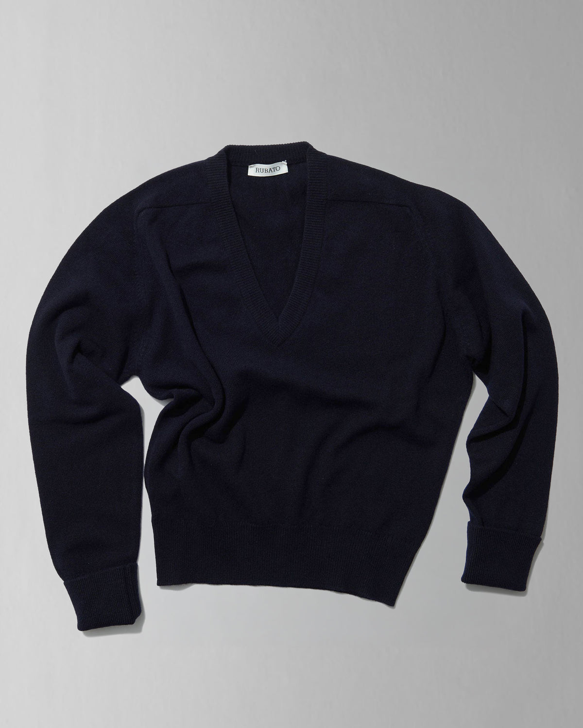 Standard V-Neck in Navy