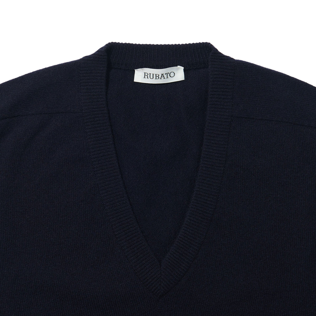Standard V-Neck in Navy