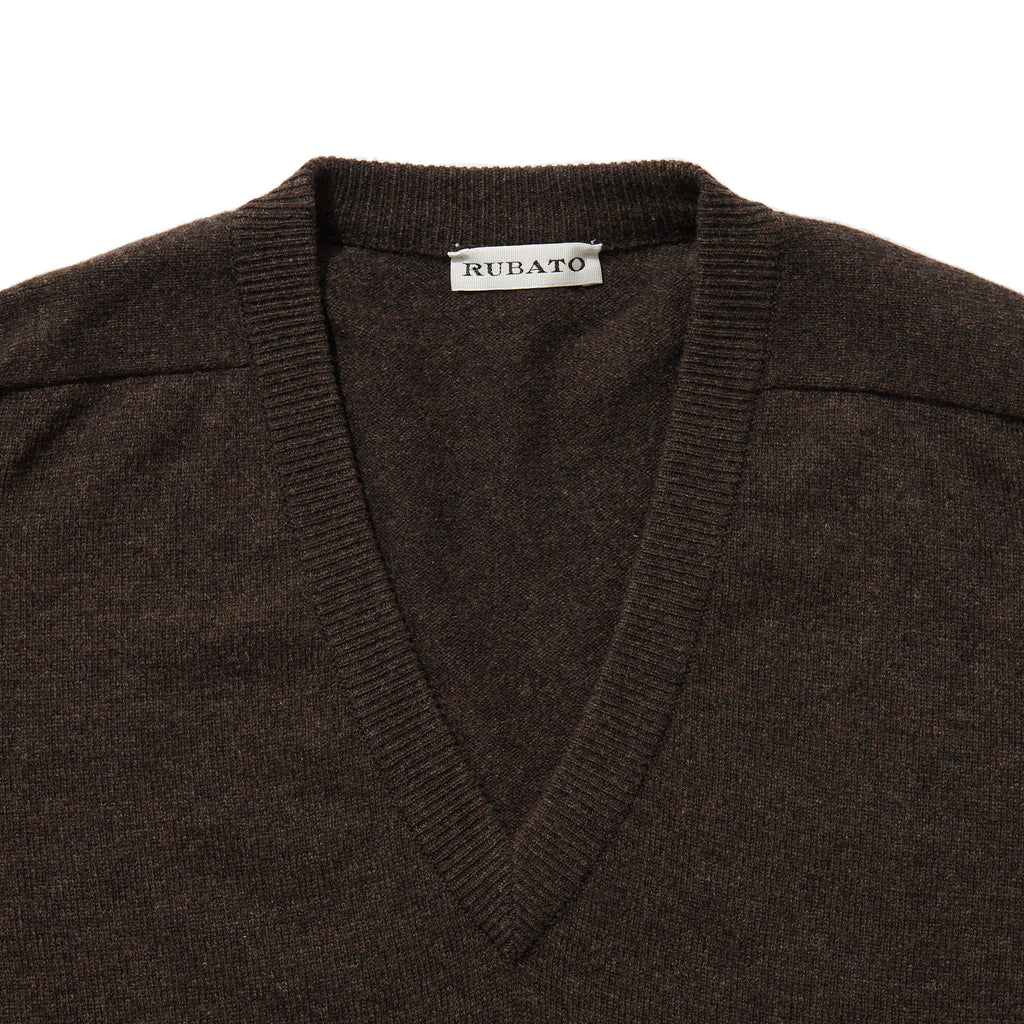 Standard V-Neck in Earth