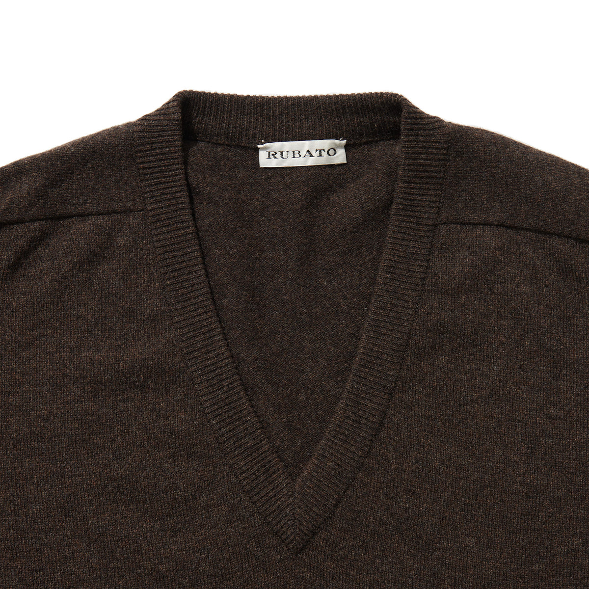 Standard V-Neck in Earth